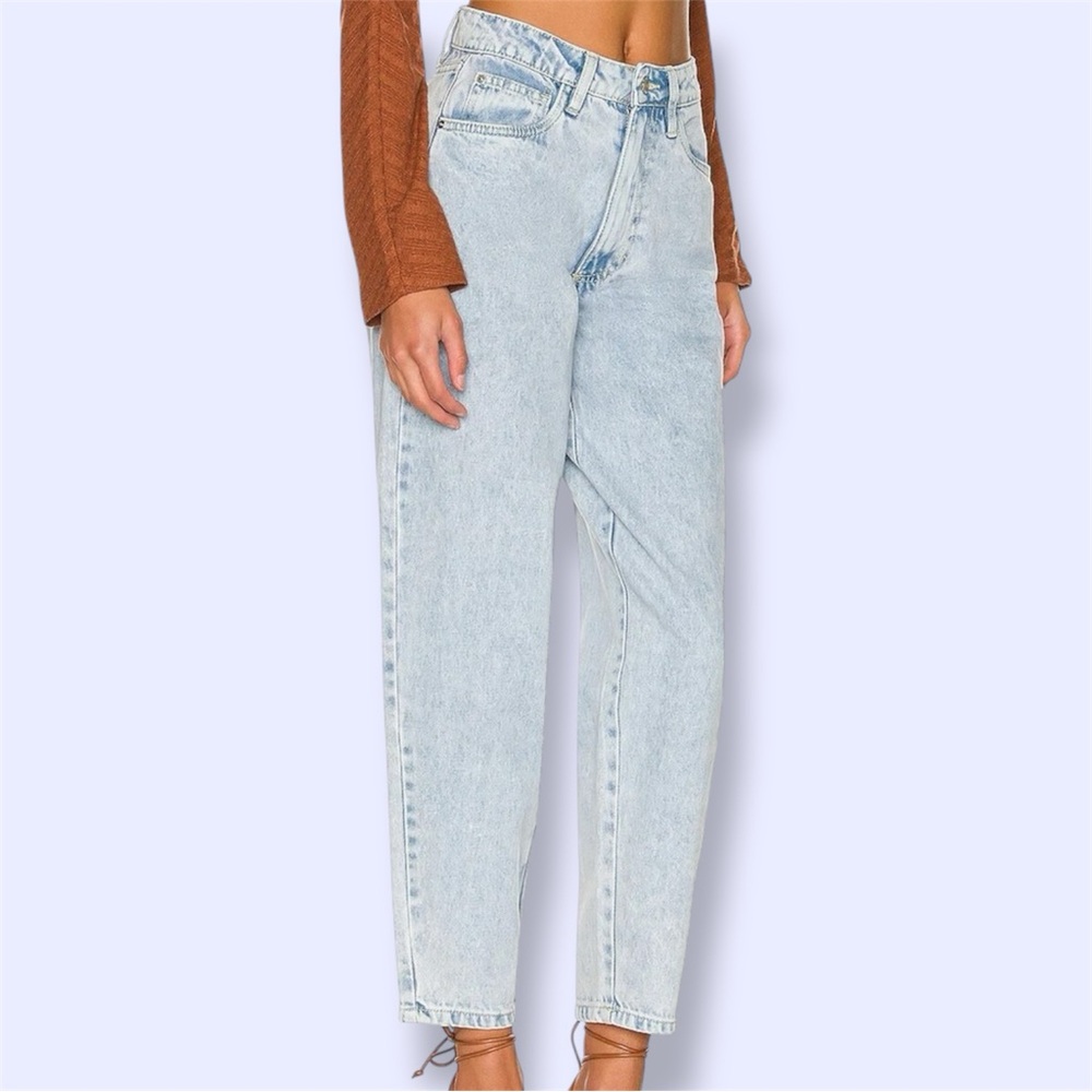 WEWOREWHAT Dani High Rise Modern Boyfriend Denim Jeans Light Wash